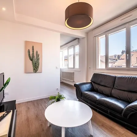 Entre Lacs Et Montagnes Apartment
